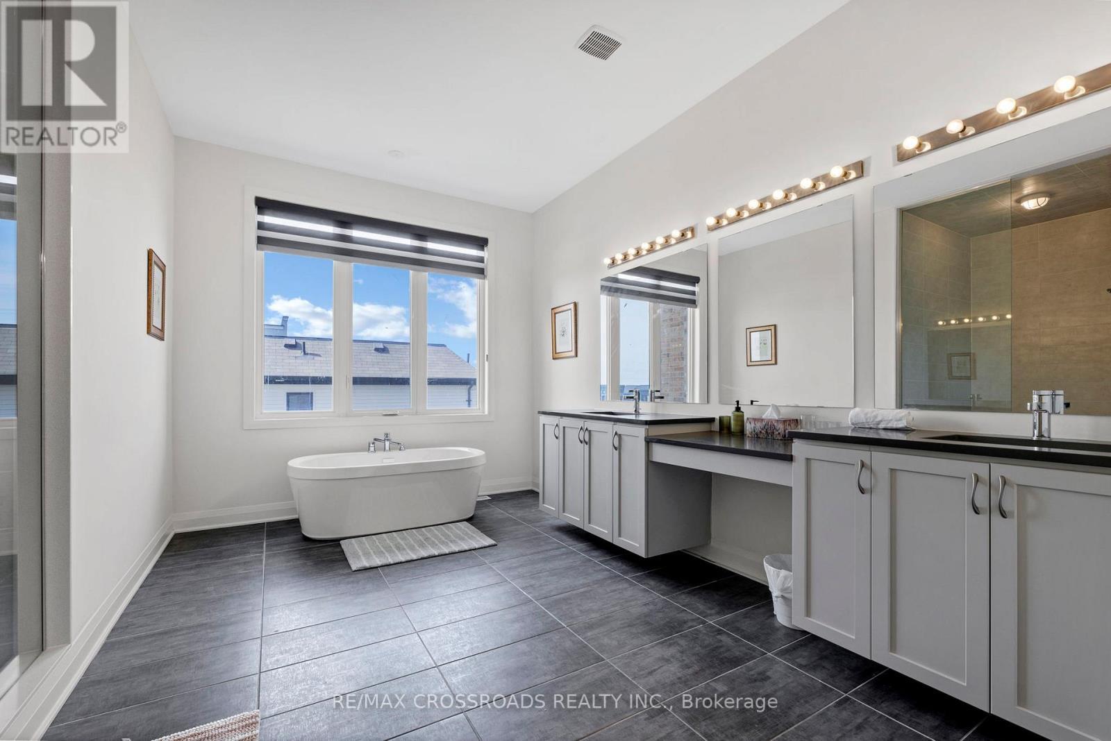 3 Larkin Lane, Clarington, ON - Indoor Photo Showing Bathroom