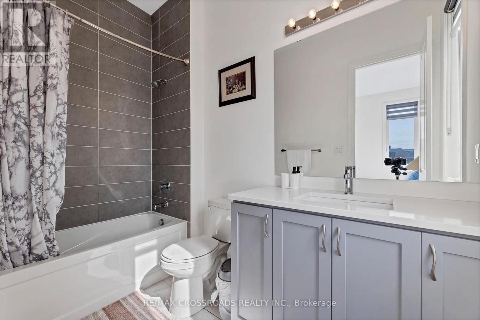 3 Larkin Lane, Clarington, ON - Indoor Photo Showing Bathroom