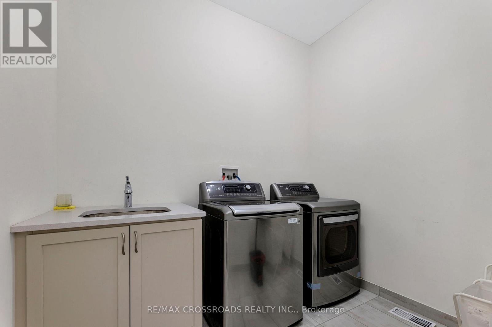 3 Larkin Lane, Clarington, ON - Indoor Photo Showing Laundry Room