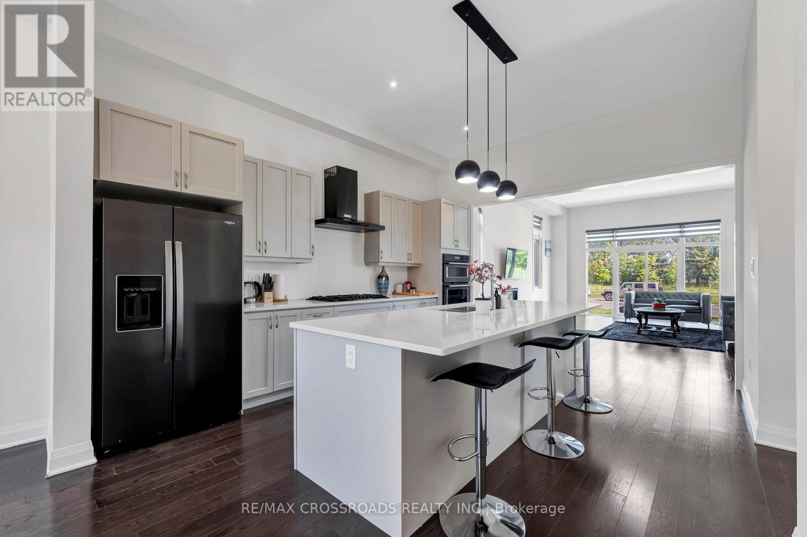 3 Larkin Lane, Clarington, ON - Indoor Photo Showing Kitchen With Upgraded Kitchen