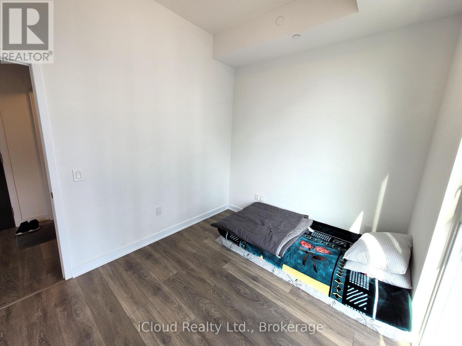 503 - 10 Honeycrisp Crescent, Vaughan, ON - Indoor