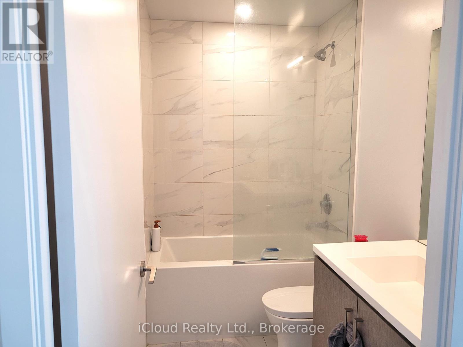 503 - 10 Honeycrisp Crescent, Vaughan, ON - Indoor Photo Showing Bathroom