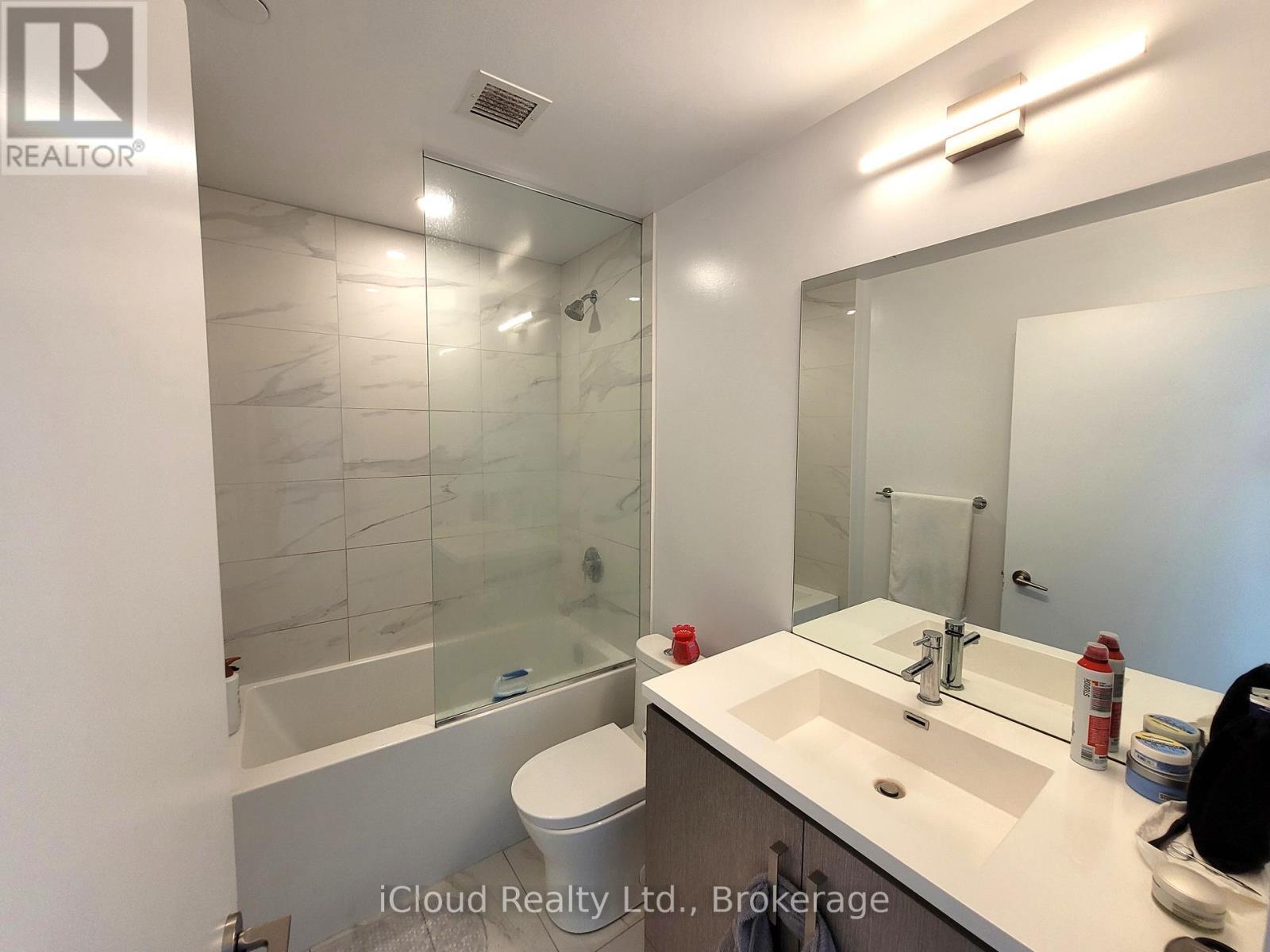 503 - 10 Honeycrisp Crescent, Vaughan, ON - Indoor Photo Showing Bathroom