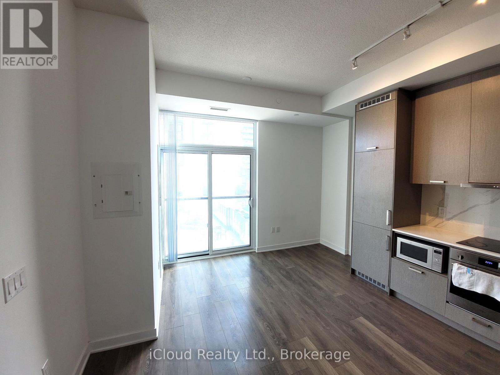 503 - 10 Honeycrisp Crescent, Vaughan, ON - Indoor