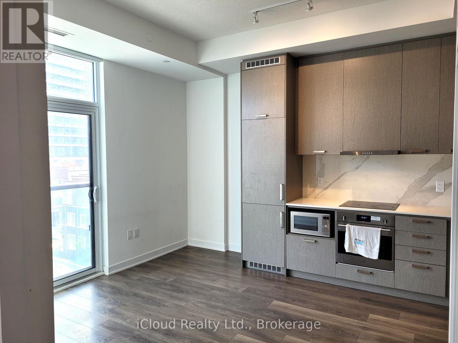 503 - 10 Honeycrisp Crescent, Vaughan, ON - Indoor