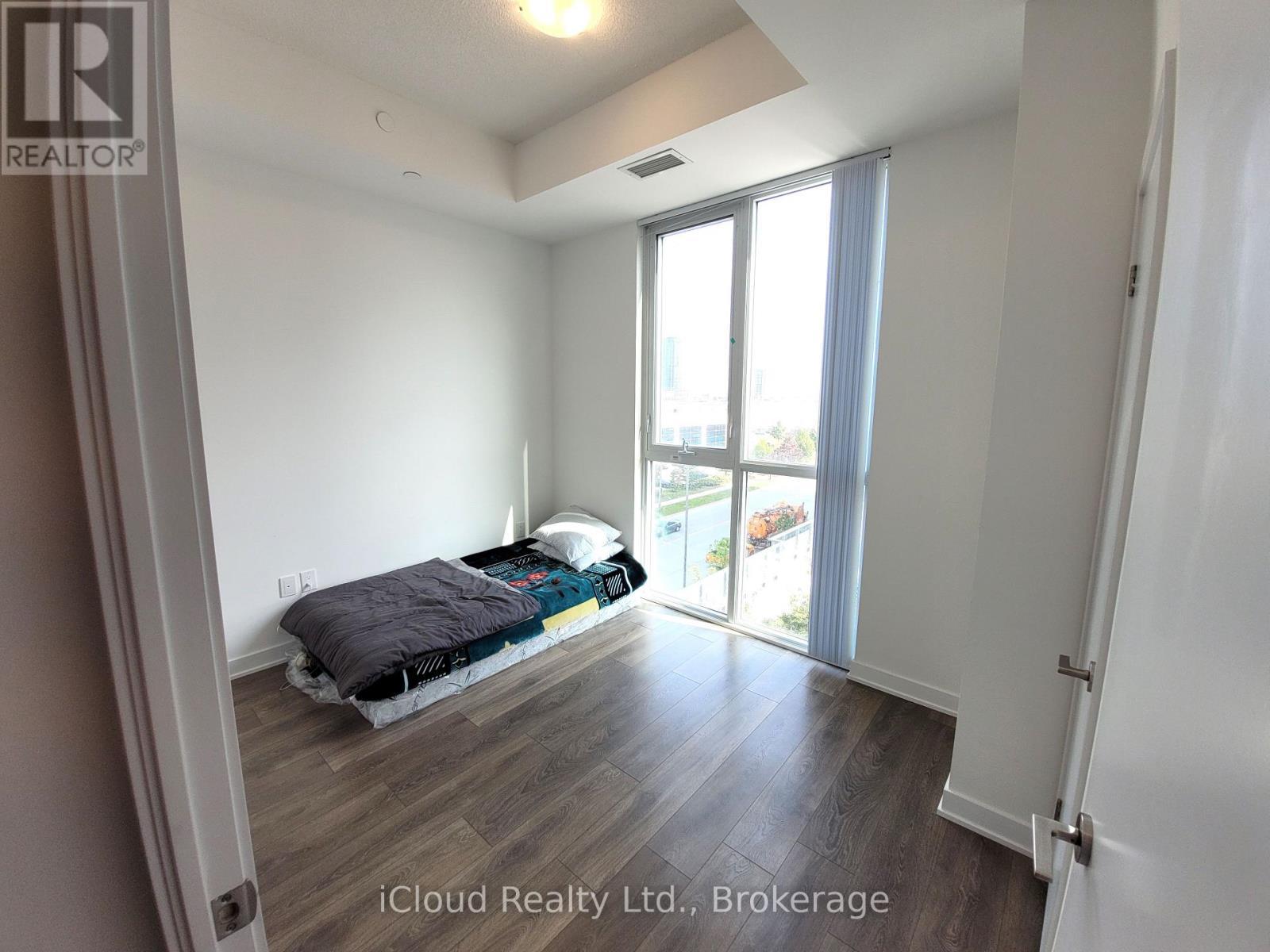 503 - 10 Honeycrisp Crescent, Vaughan, ON - Indoor