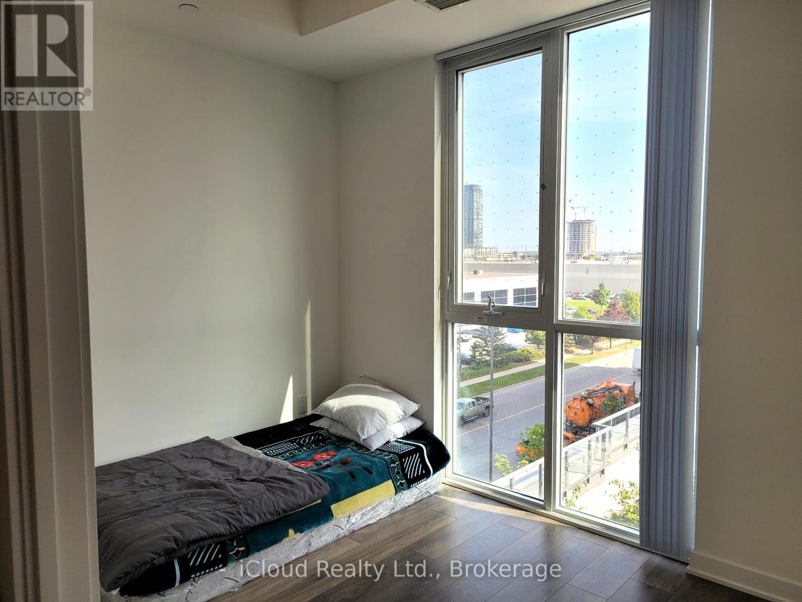 503 - 10 Honeycrisp Crescent, Vaughan, ON - Indoor Photo Showing Bedroom