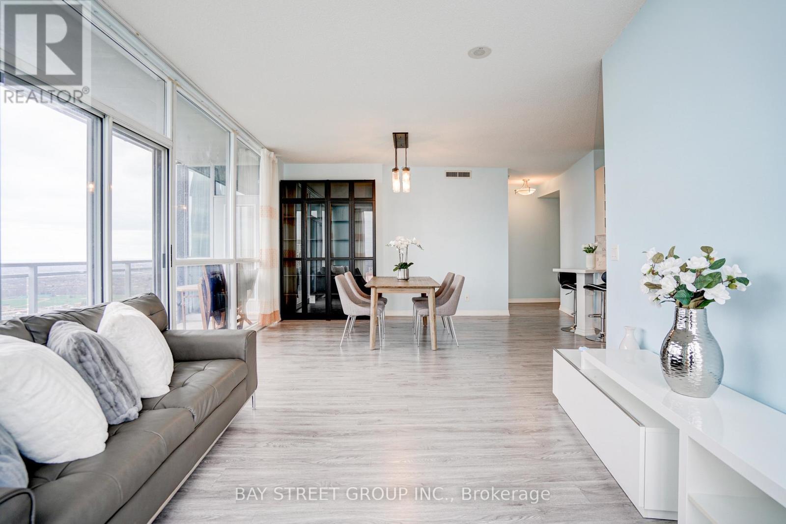2602 - 223 Webb Drive, Mississauga, ON - Indoor Photo Showing Living Room