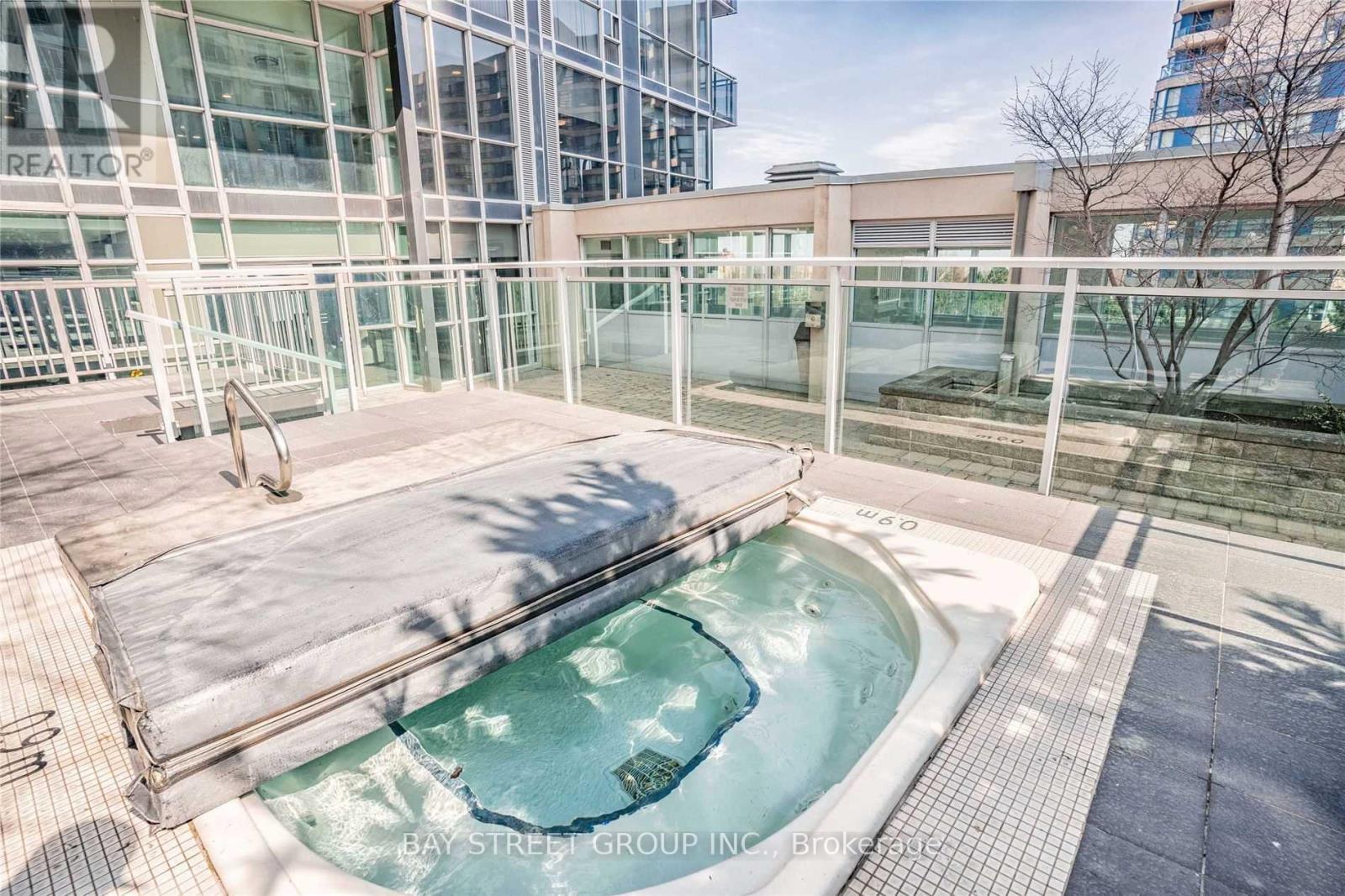 2602 - 223 Webb Drive, Mississauga, ON - Outdoor