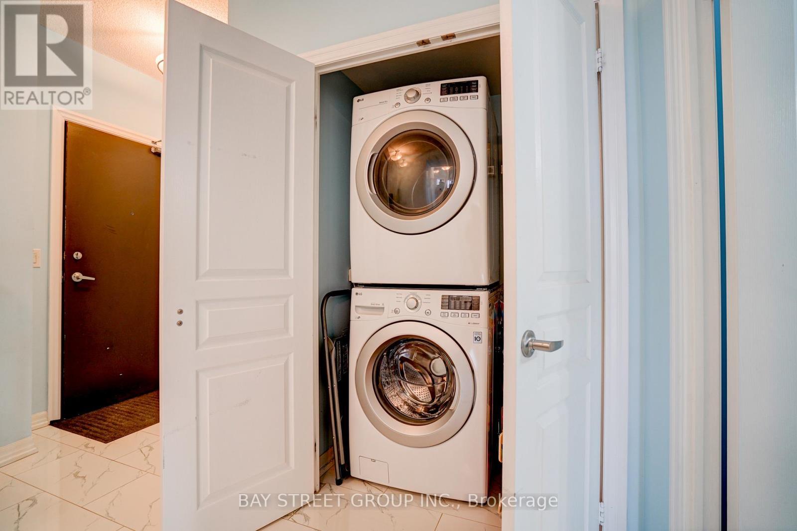 2602 - 223 Webb Drive, Mississauga, ON - Indoor Photo Showing Laundry Room