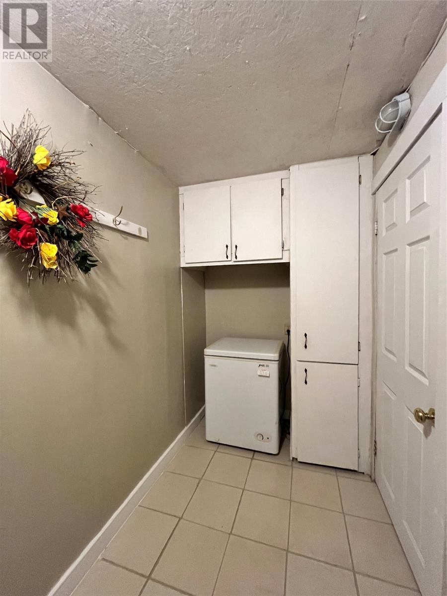 19 Temple Street, Fortune, NL - Indoor