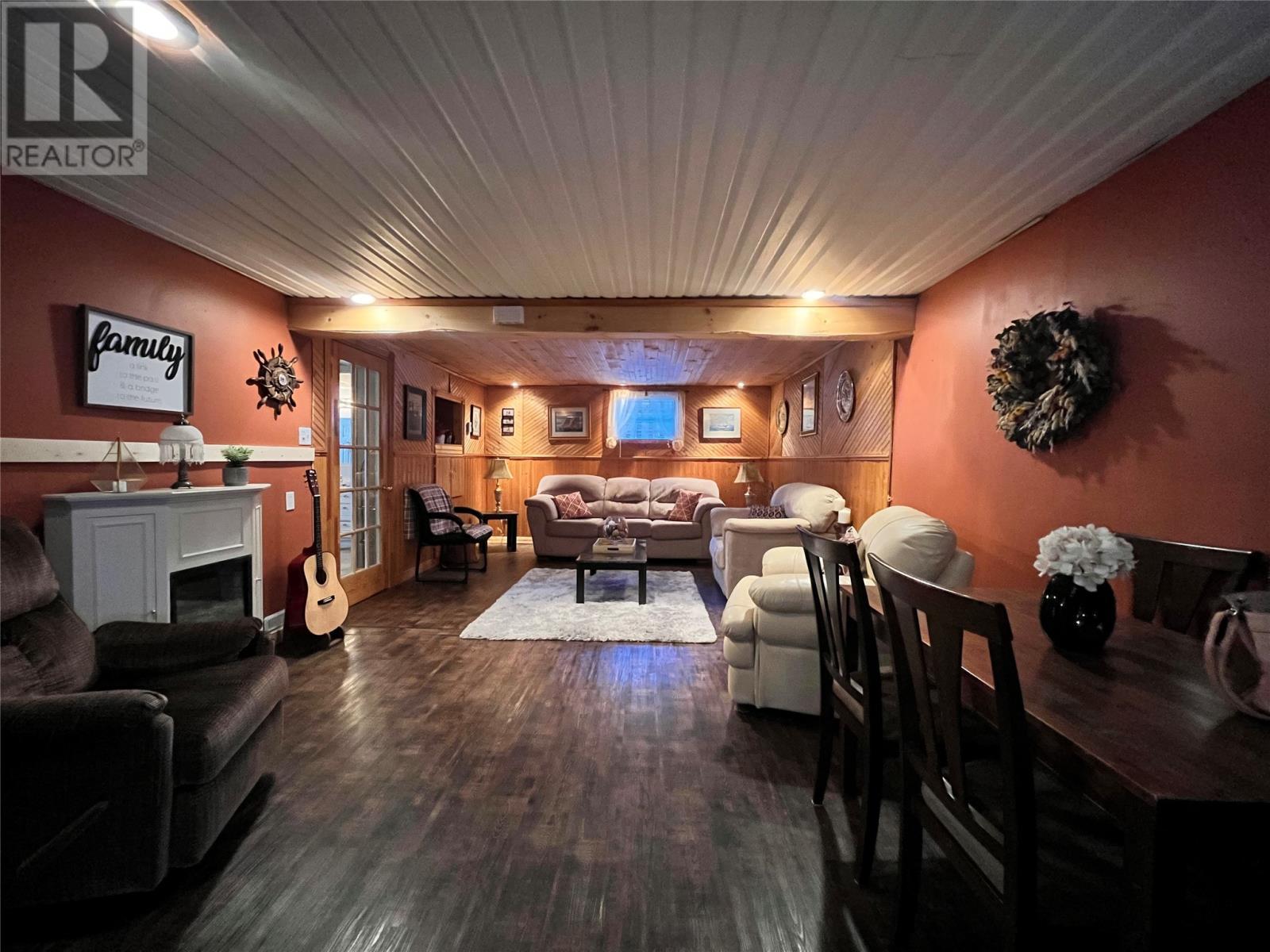 19 Temple Street, Fortune, NL - Indoor