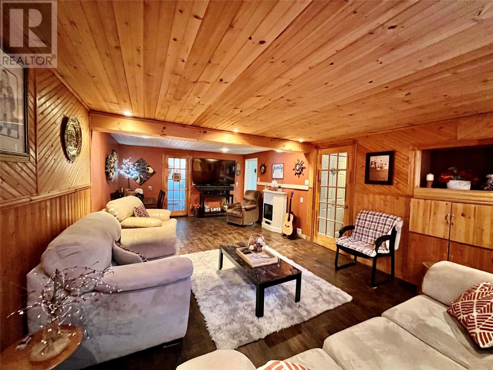 19 Temple Street, Fortune, NL - Indoor Photo Showing Living Room