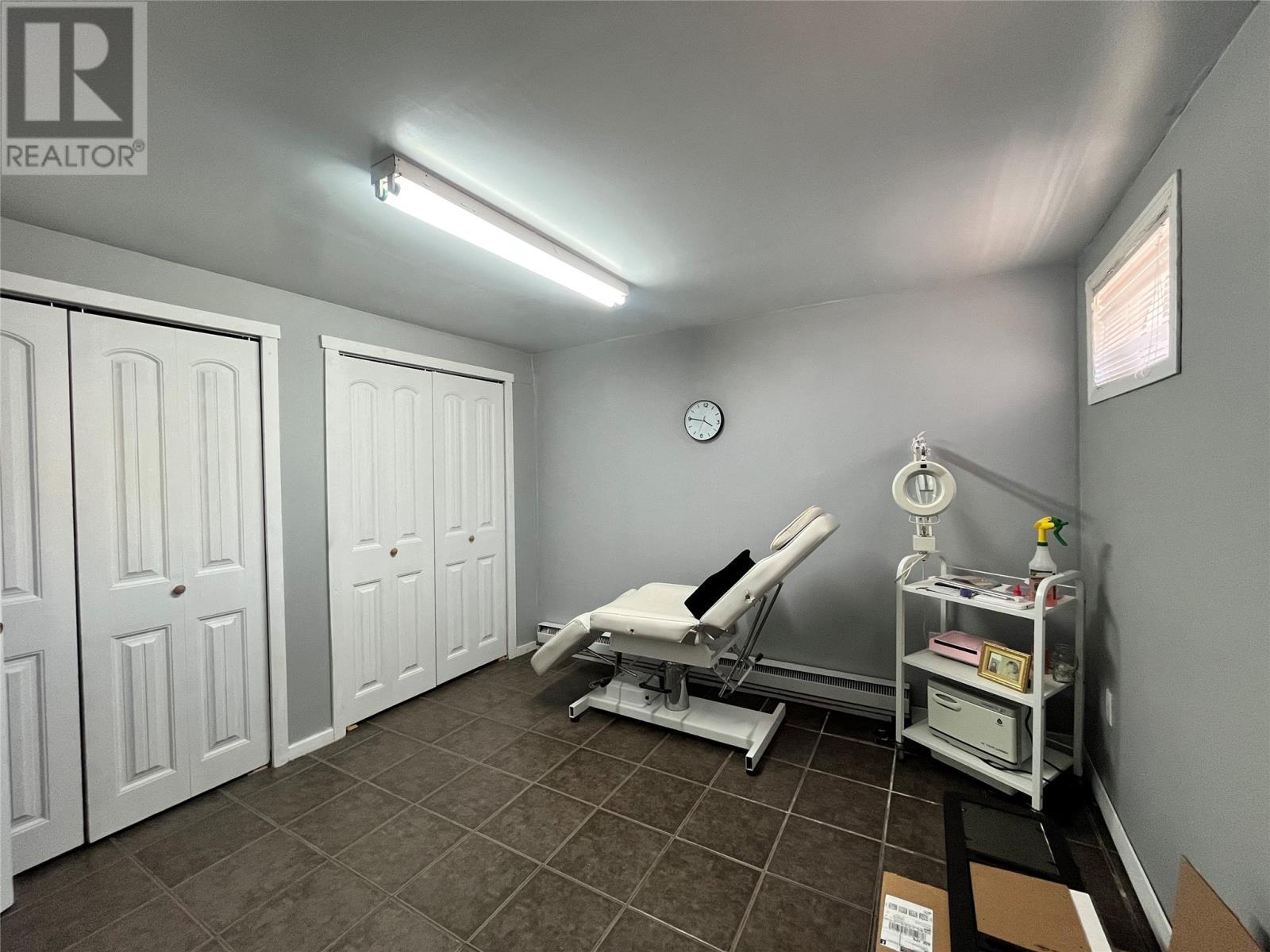 19 Temple Street, Fortune, NL - Indoor