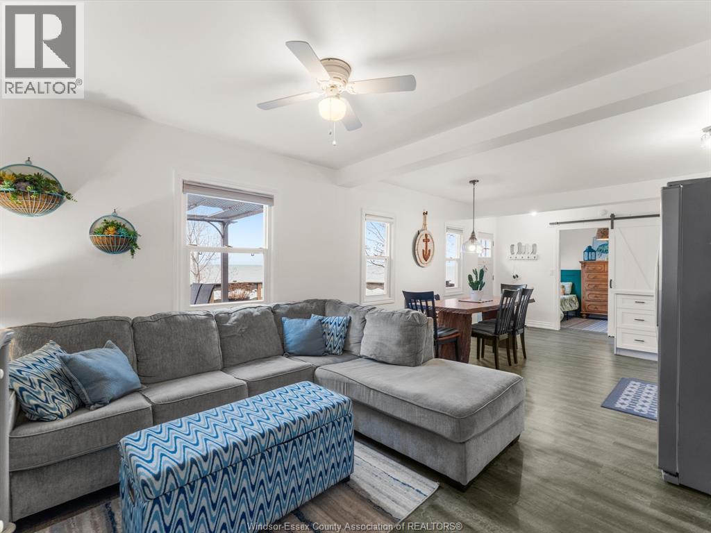 1962 Ocean Line, Wheatley, ON - Indoor Photo Showing Living Room