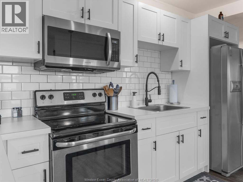 1962 Ocean Line, Wheatley, ON - Indoor Photo Showing Kitchen With Upgraded Kitchen