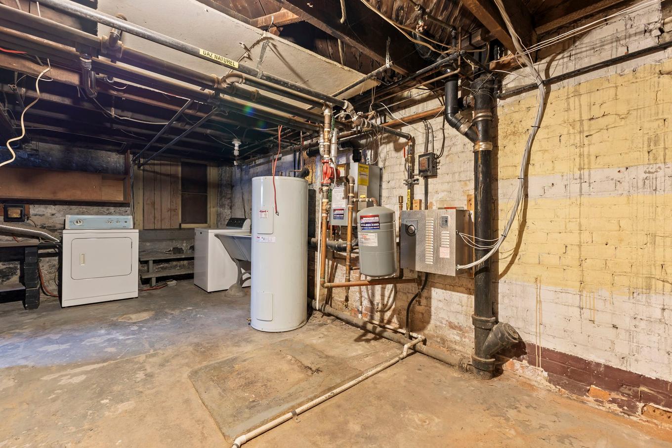 Salle de lavage - 3423 Av. Grey, Montréal (Côte-Des-Neiges/Notre-Dame-De-Grâce), QC - Indoor Photo Showing Basement