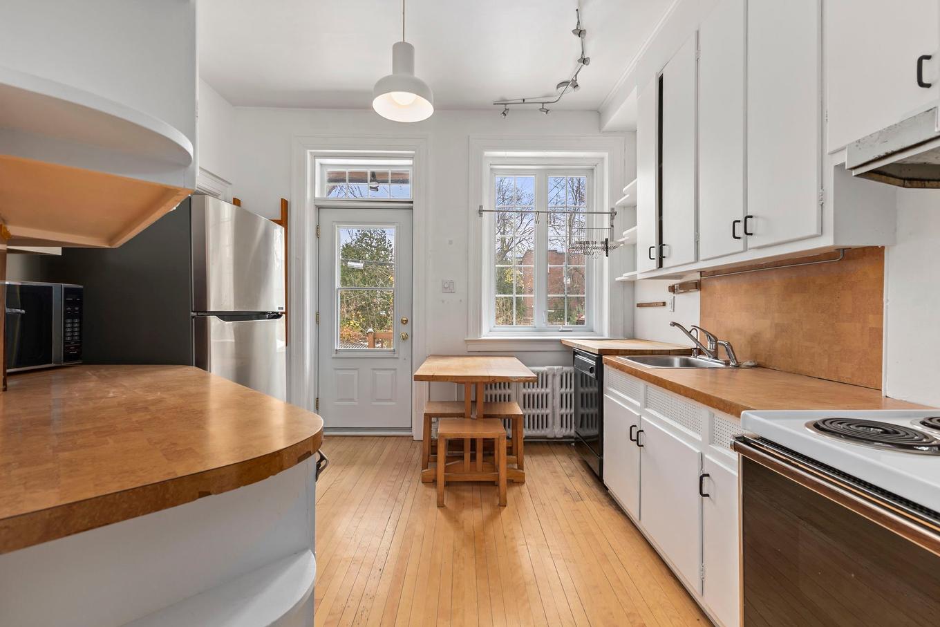 Cuisine - 3423 Av. Grey, Montréal (Côte-Des-Neiges/Notre-Dame-De-Grâce), QC - Indoor Photo Showing Kitchen