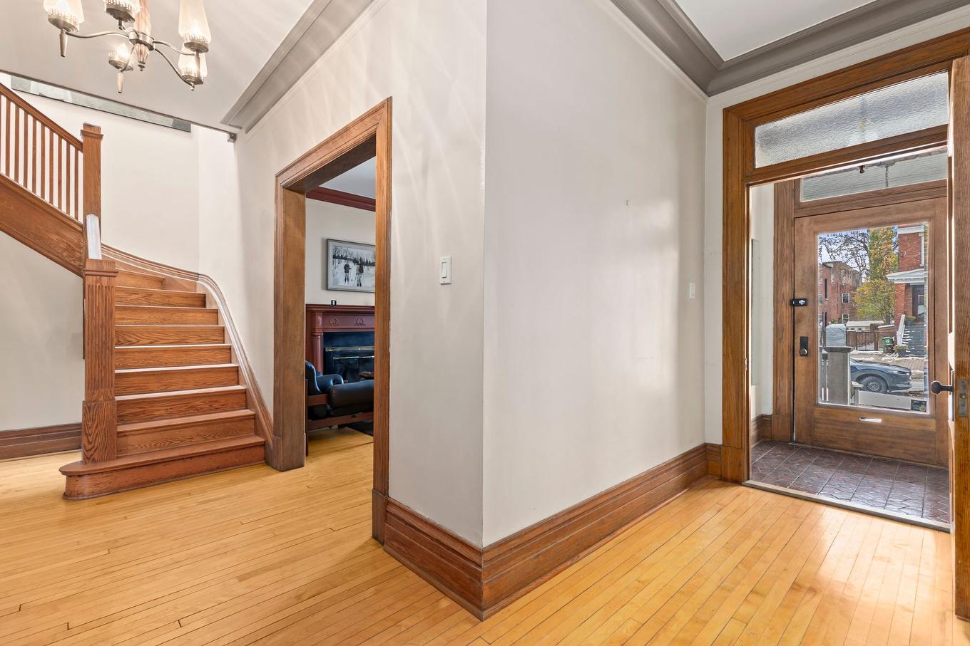 Corridor - 3423 Av. Grey, Montréal (Côte-Des-Neiges/Notre-Dame-De-Grâce), QC - Indoor Photo Showing Other Room