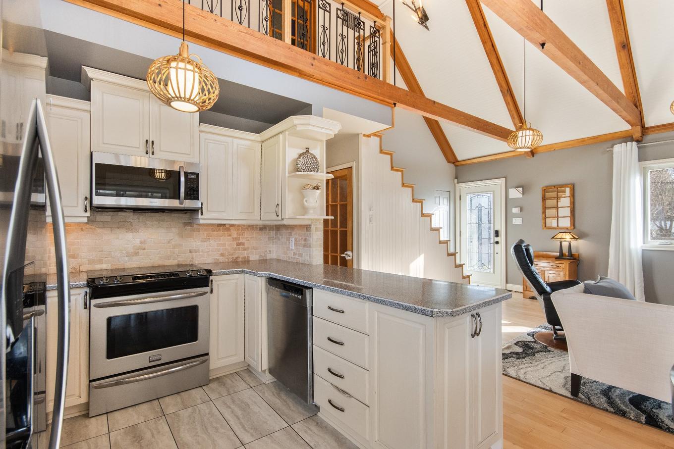 Cuisine - 480 Rue Brisebois, Saint-Jean-Sur-Richelieu, QC - Indoor Photo Showing Kitchen With Upgraded Kitchen