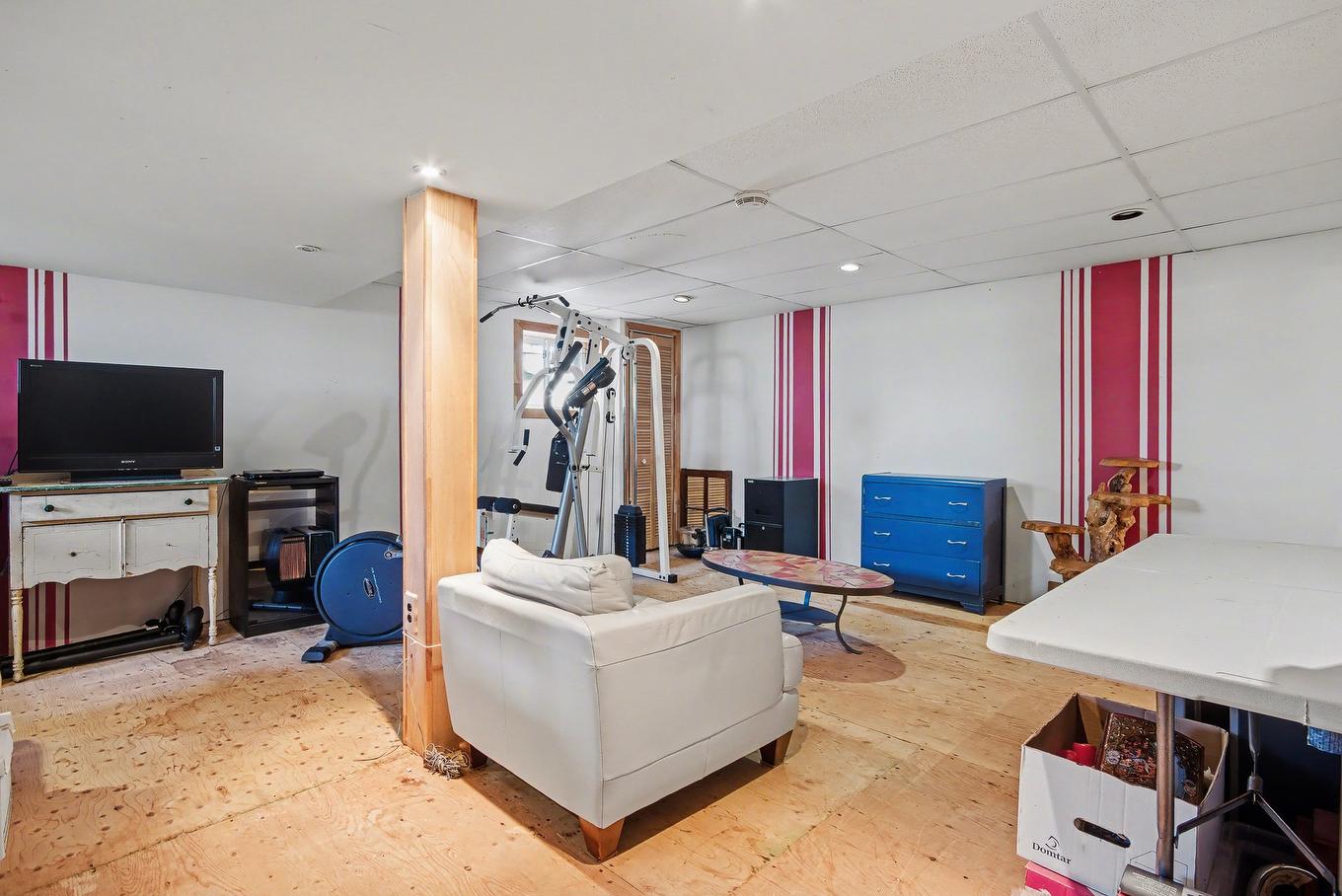 Salle familiale - 480 Rue Brisebois, Saint-Jean-Sur-Richelieu, QC - Indoor