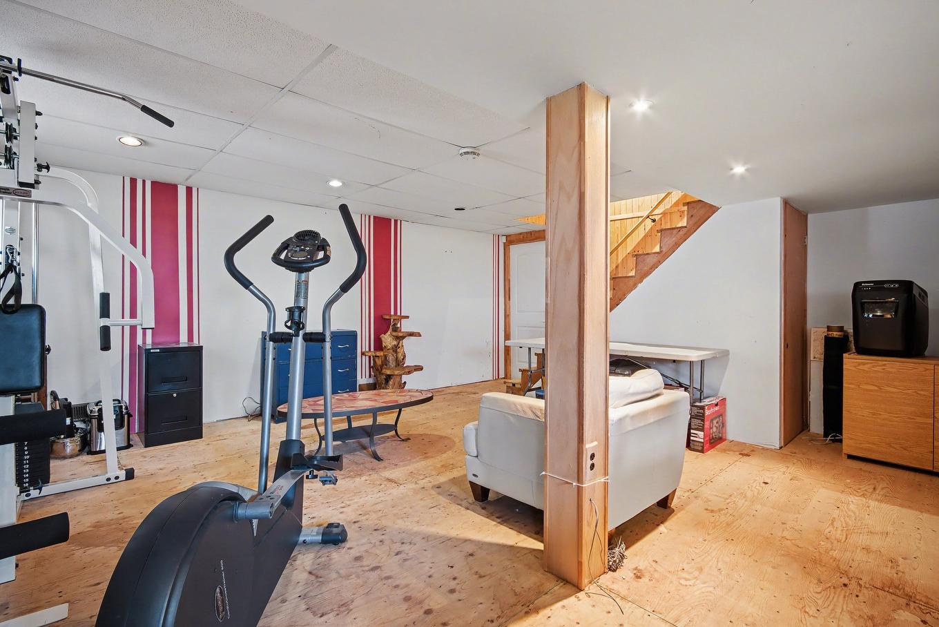 Salle familiale - 480 Rue Brisebois, Saint-Jean-Sur-Richelieu, QC - Indoor Photo Showing Gym Room