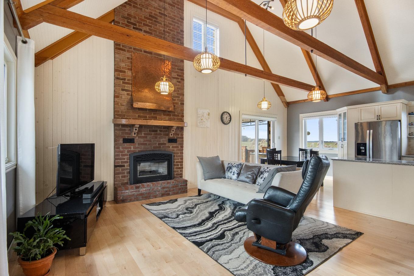 Salon - 480 Rue Brisebois, Saint-Jean-Sur-Richelieu, QC - Indoor Photo Showing Living Room With Fireplace