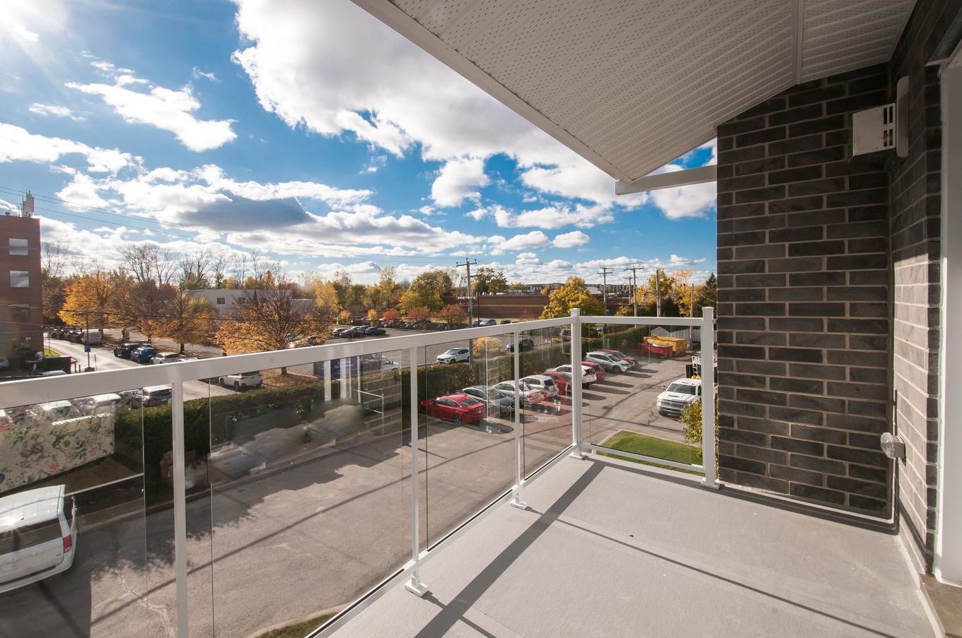 Balcon - 304-2420 Rue Henriette-Céré, Longueuil (Saint-Hubert), QC