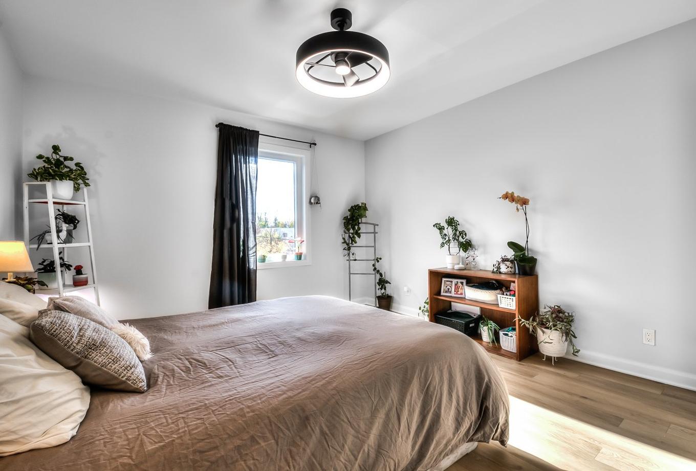 Chambre à coucher principale - 304-2420 Rue Henriette-Céré, Longueuil (Saint-Hubert), QC