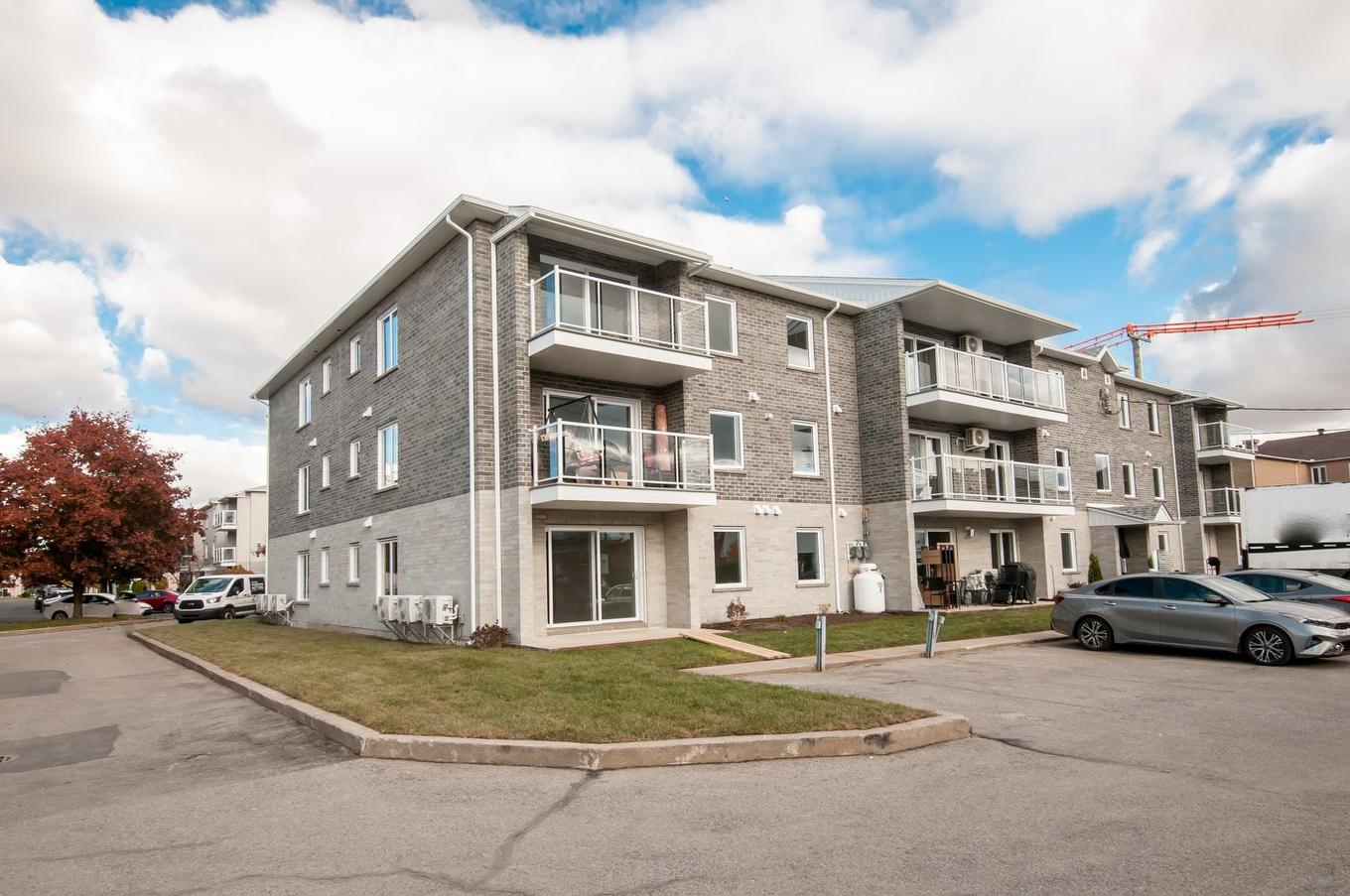 Face arrière - 304-2420 Rue Henriette-Céré, Longueuil (Saint-Hubert), QC