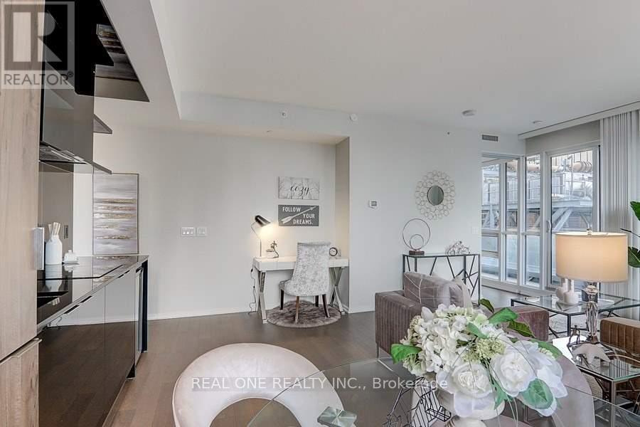 2611 - 70 Temperance Street, Toronto, ON - Indoor Photo Showing Living Room