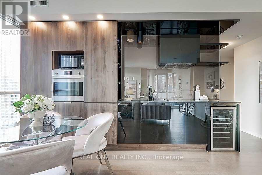2611 - 70 Temperance Street, Toronto, ON - Indoor Photo Showing Dining Room