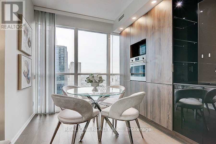 2611 - 70 Temperance Street, Toronto, ON - Indoor Photo Showing Dining Room