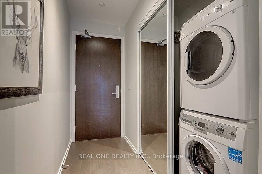 2611 - 70 Temperance Street, Toronto, ON - Indoor Photo Showing Laundry Room