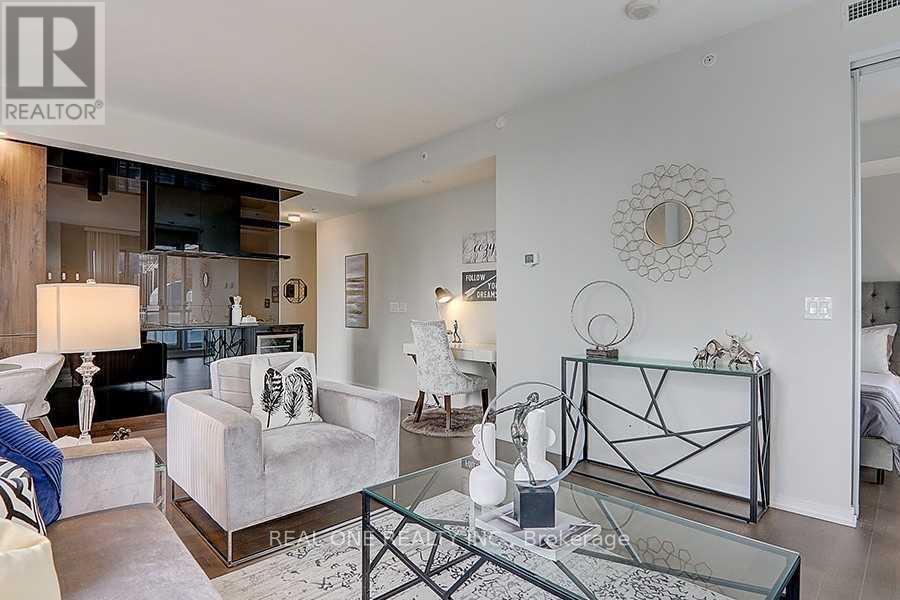 2611 - 70 Temperance Street, Toronto, ON - Indoor Photo Showing Living Room