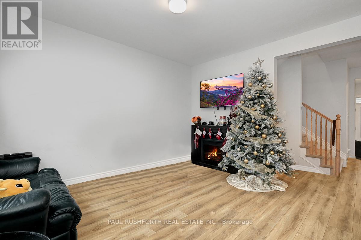 Living Room - 422 Cope Drive, Ottawa, ON - Indoor