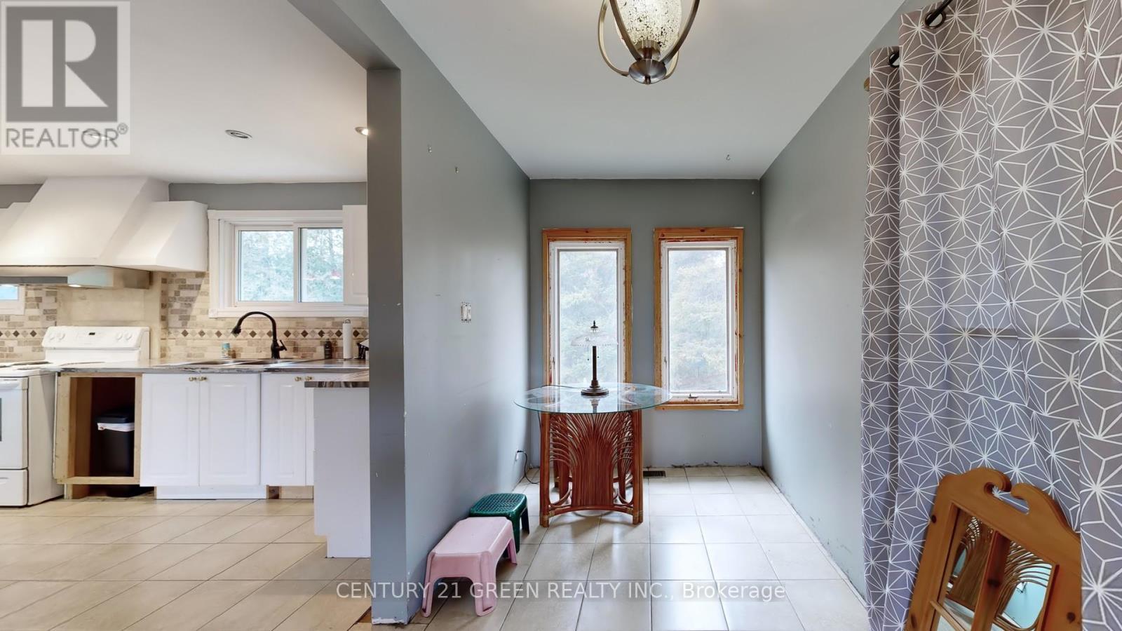 71 Wiesenweg, Scugog, ON - Indoor Photo Showing Kitchen