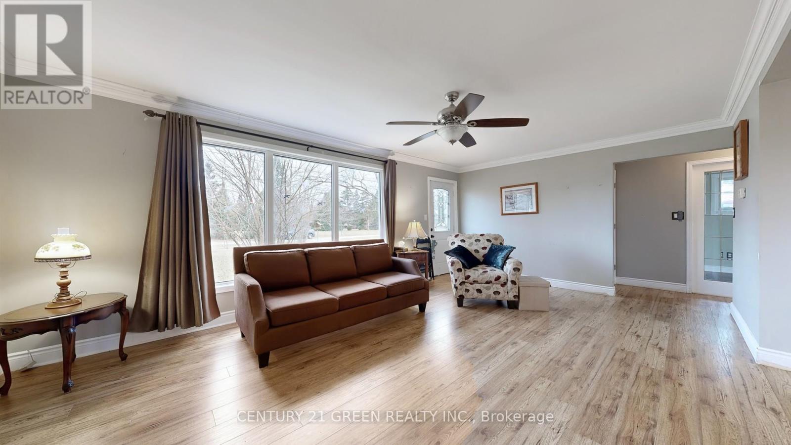 71 Wiesenweg, Scugog, ON - Indoor Photo Showing Living Room