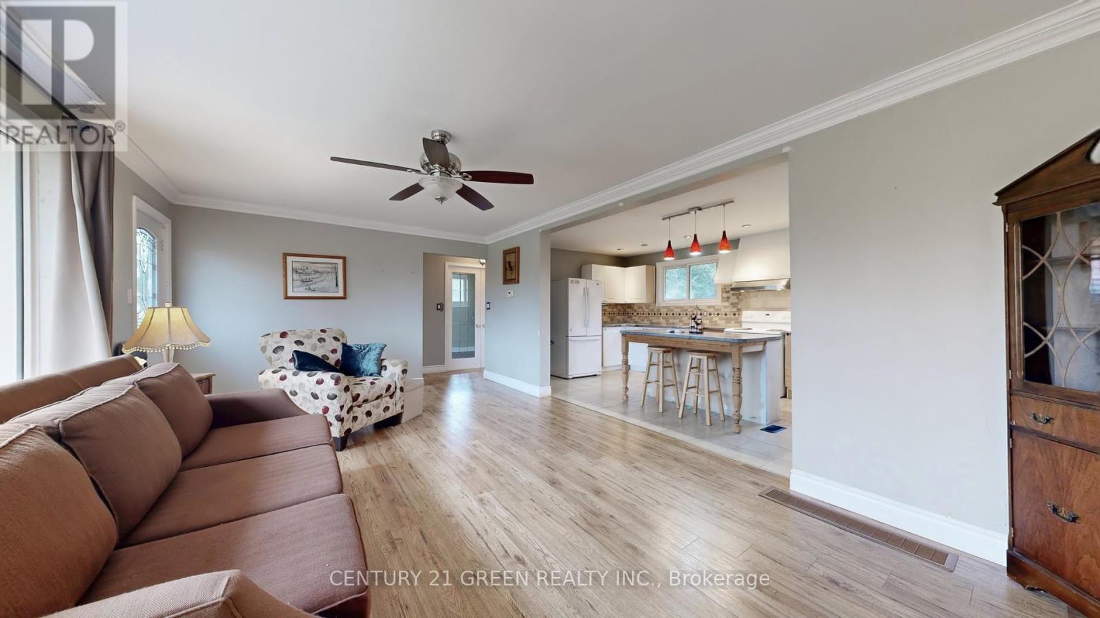 71 Wiesenweg, Scugog, ON - Indoor Photo Showing Living Room