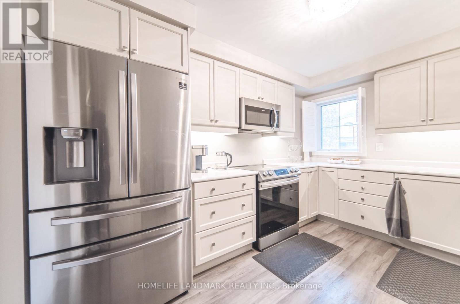 875 Cactus Point, Milton, ON - Indoor Photo Showing Kitchen With Upgraded Kitchen
