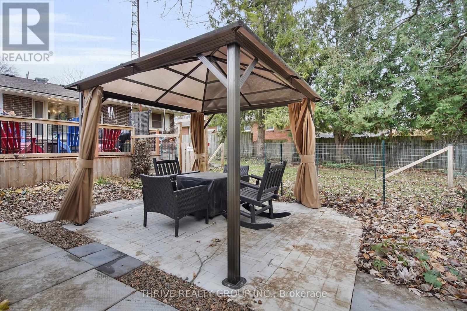 136 Victoria Street, Southwest Middlesex (Glencoe), ON - Outdoor With Deck Patio Veranda