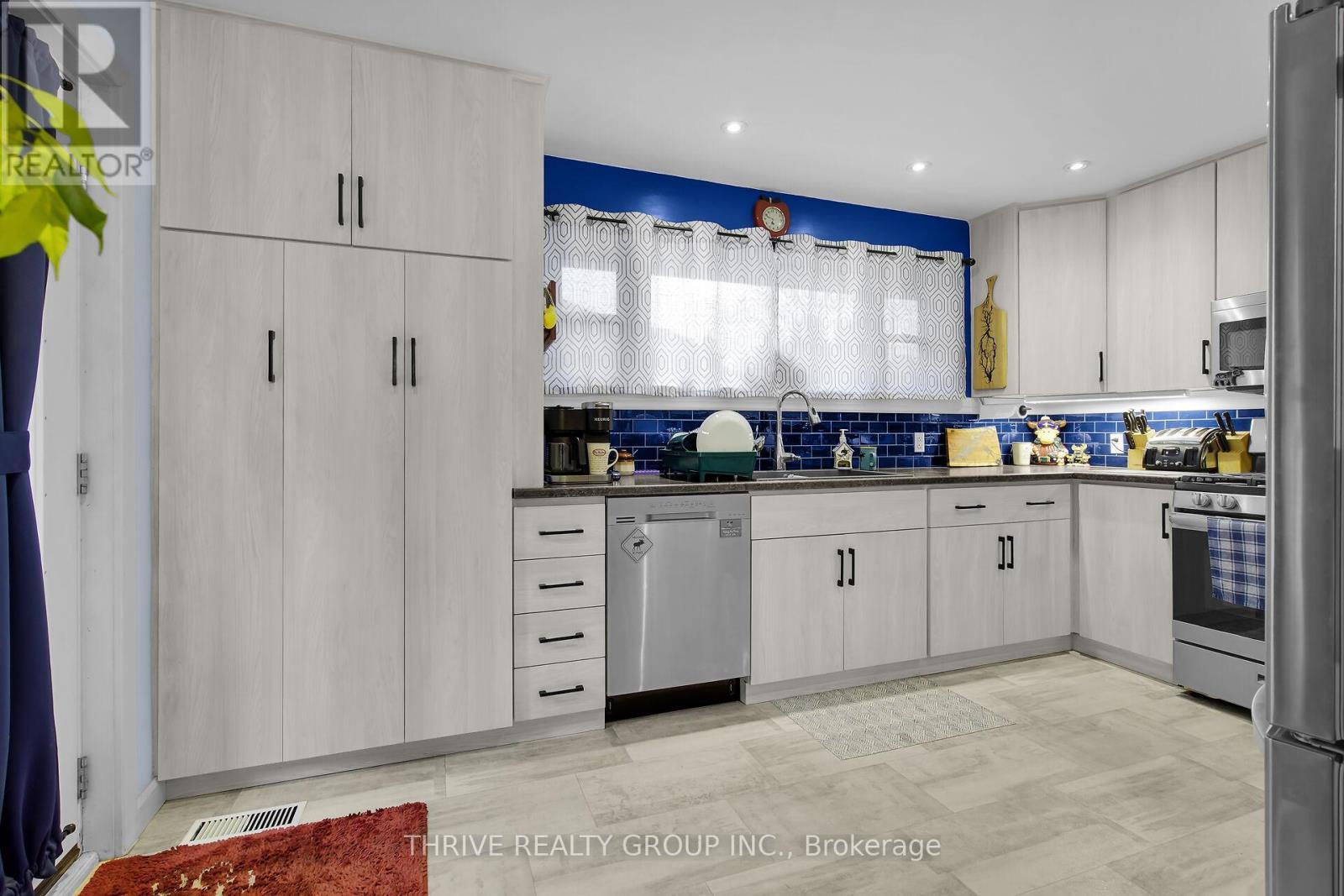 136 Victoria Street, Southwest Middlesex (Glencoe), ON - Indoor Photo Showing Kitchen