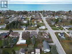 Walking distance to Lake Huron -