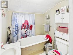 463 Main floor bathroom -