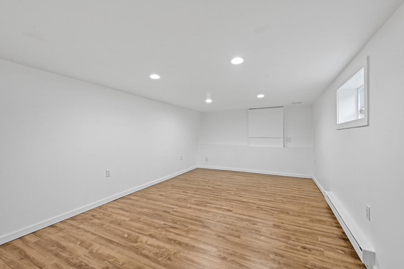 Salle familiale - 922 Rue St-Jacques, Saint-Jean-Sur-Richelieu, QC - Indoor Photo Showing Other Room