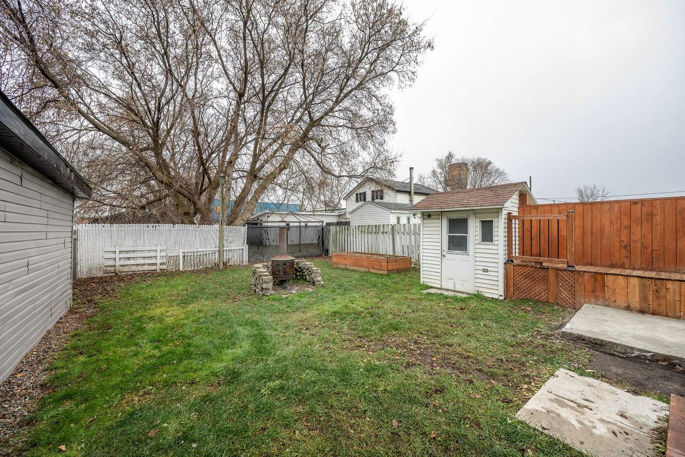 Cour - 922 Rue St-Jacques, Saint-Jean-Sur-Richelieu, QC - Outdoor