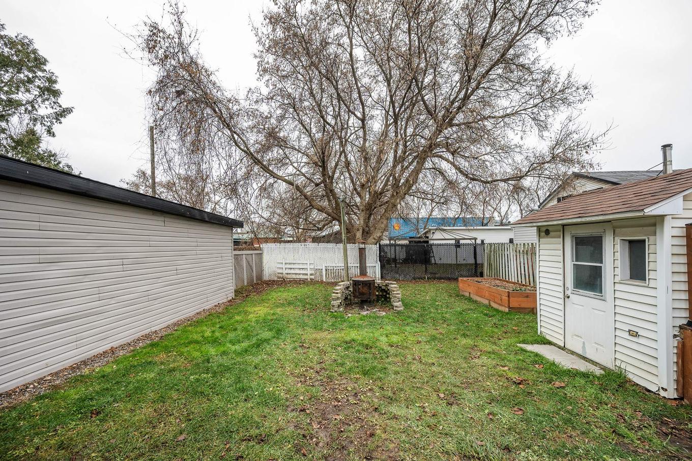 Cour - 922 Rue St-Jacques, Saint-Jean-Sur-Richelieu, QC - Outdoor