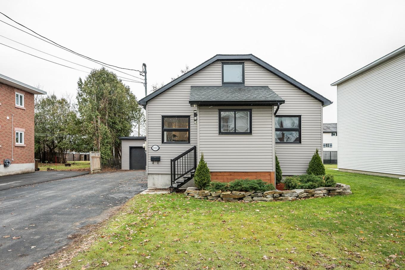 Façade - 922 Rue St-Jacques, Saint-Jean-Sur-Richelieu, QC - Outdoor