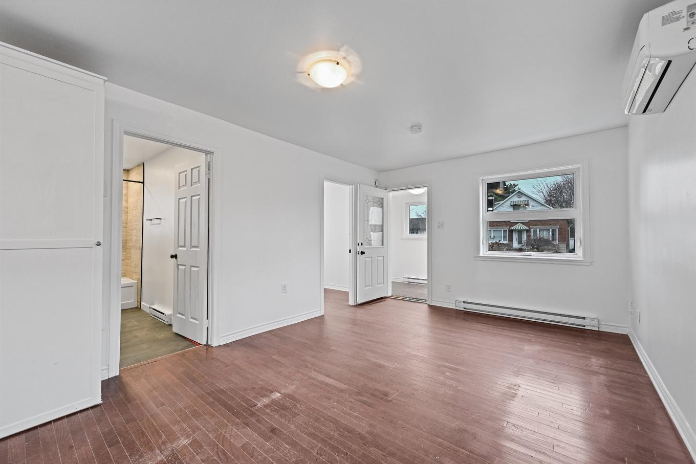 Salon - 922 Rue St-Jacques, Saint-Jean-Sur-Richelieu, QC - Indoor Photo Showing Other Room