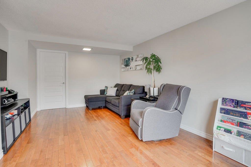 Salon - 44 Rue Beauséjour, Gatineau (Gatineau), QC - Indoor Photo Showing Living Room